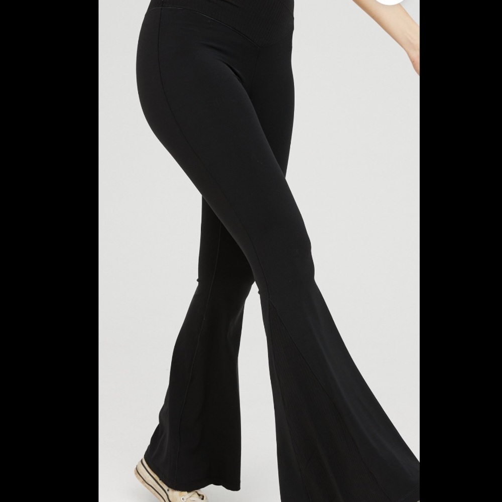 Aerie super flare leggings (M)